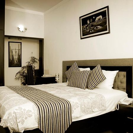 Royal Elegance Hotel Lahore Ngoại thất bức ảnh