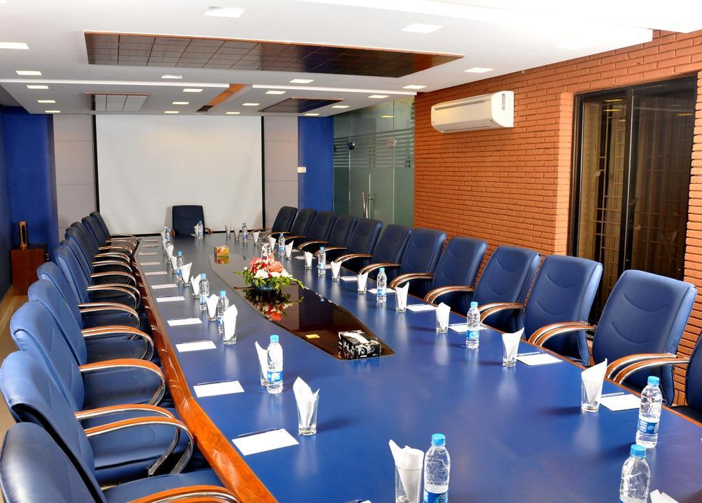 Royal Elegance Hotel Lahore Ngoại thất bức ảnh